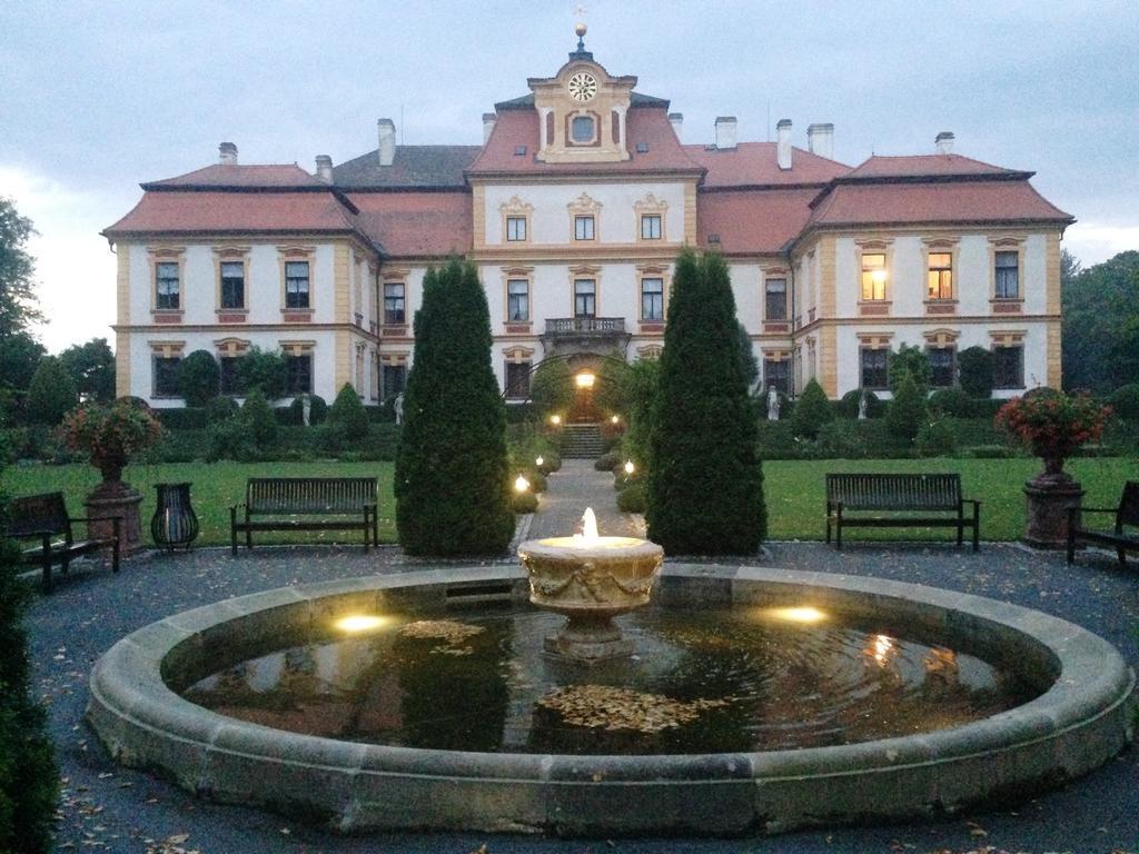 Апартаменты Zamek Jemniste Postupice Экстерьер фото